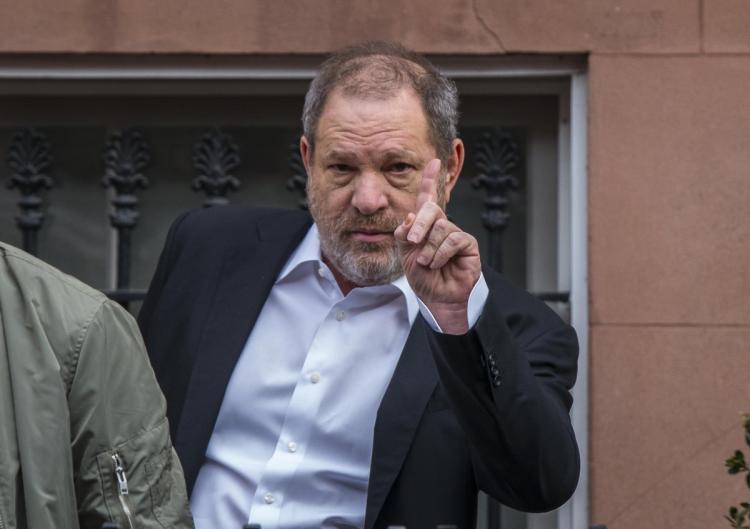 Quemarán figura gigante de Harvey Weinstein