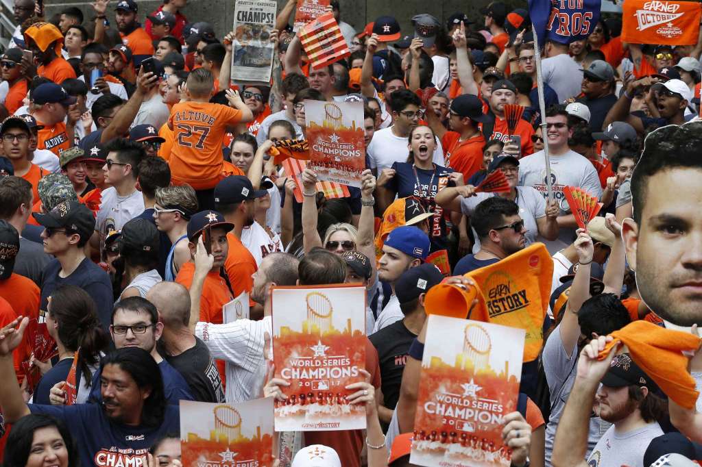 Miles festejan en Houston título de Serie Mundial de Astros