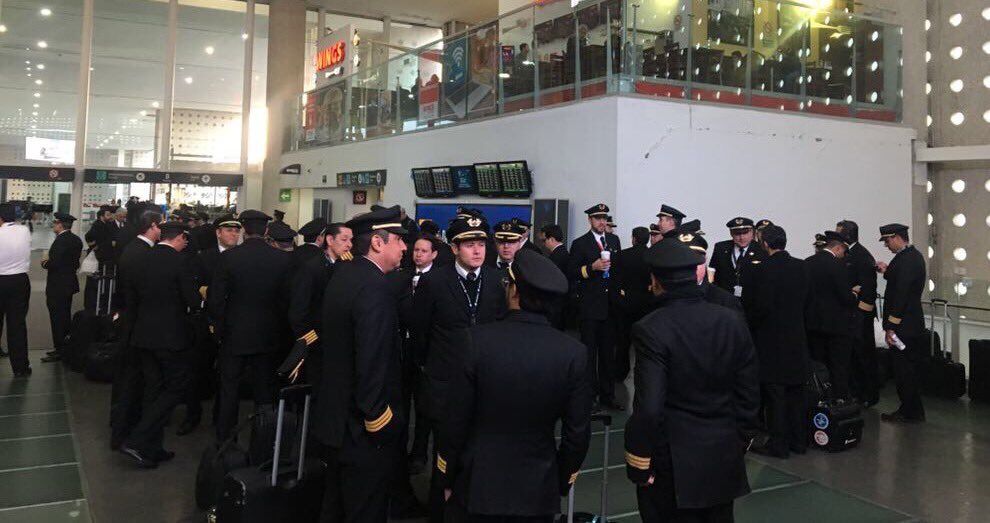 Paro de pilotos de Aeroméxico Connect provoca caos en el AICM