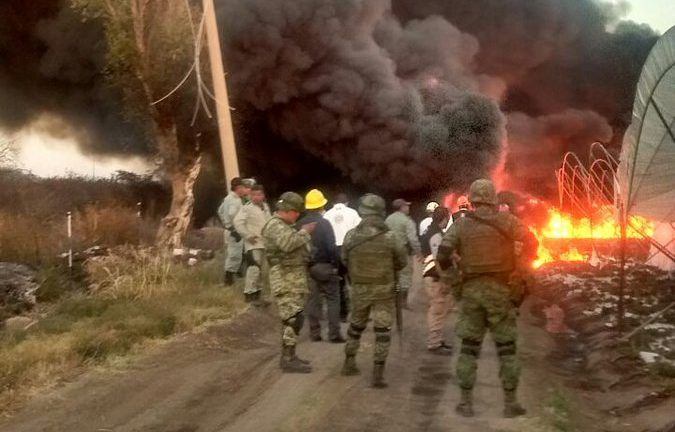 Incendio en Irapuato por ordeña de ducto de Pemex