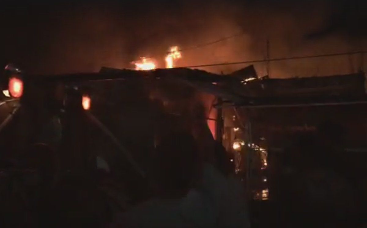 Incendio en mercado de Iguala consume 100 locales - incendio-mercado-iguala3
