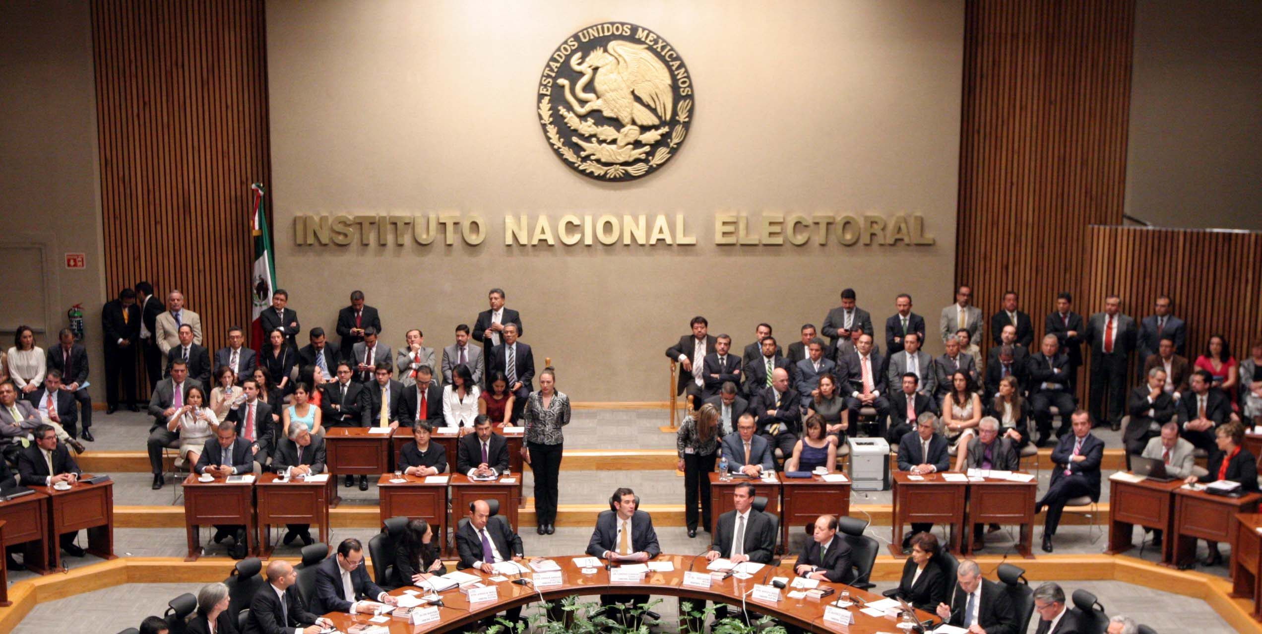 INE desechan medidas cautelares contra spots de Meade y López Obrador