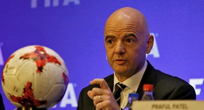 FIFA analizará con Catar que 48 selecciones disputen el Mundial 2022 - infantino-e1510162623344