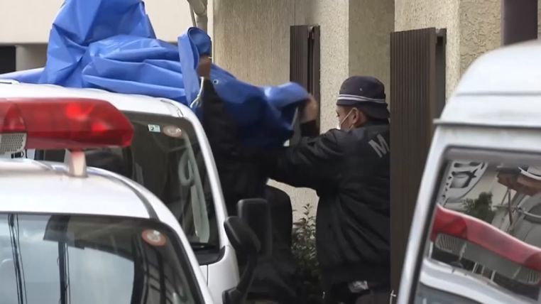 Detienen a mujer que puso a recién nacidos en baldes de concreto