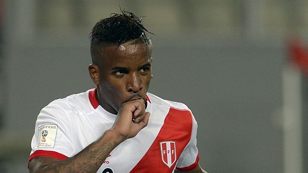 #Video Jefferson Farfán golpea a aficionado que lo agredió