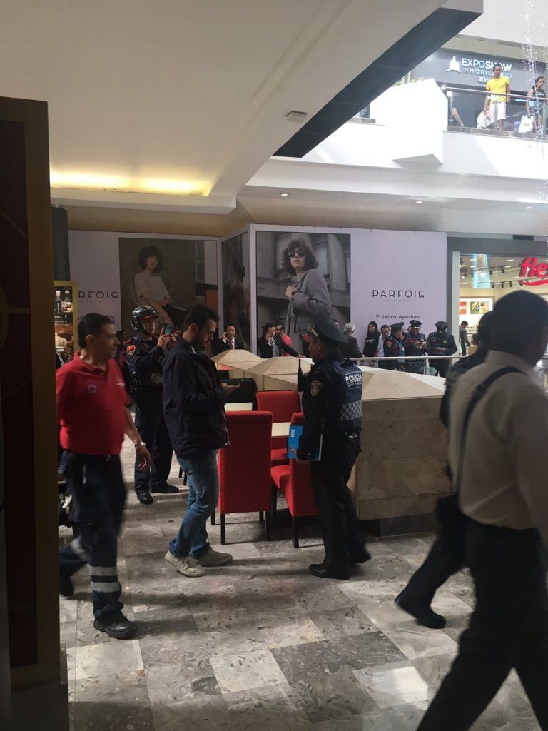 #FOTOS Los asaltantes de joyería en Centro Comercial Santa Fe - joyería-en-santa-fe-768x1024