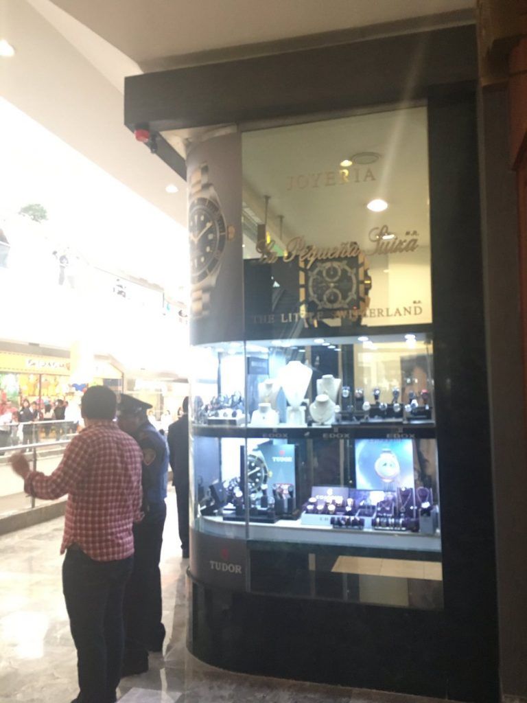#FOTOS Los asaltantes de joyería en Centro Comercial Santa Fe - joyería-santa-fe-768x1024