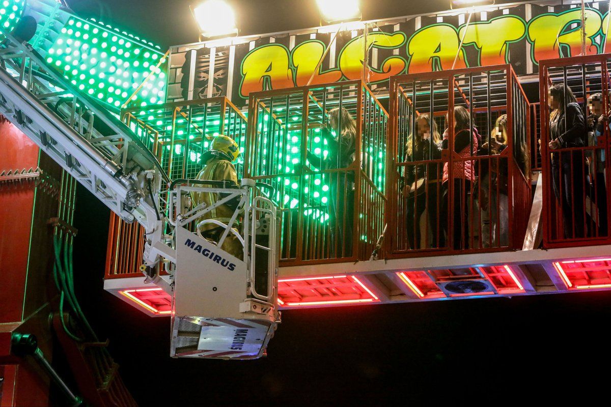 Rescatan a veinte tras quedar atrapados en juego mecánico en España - juego-mecanico-benidorm-alicante