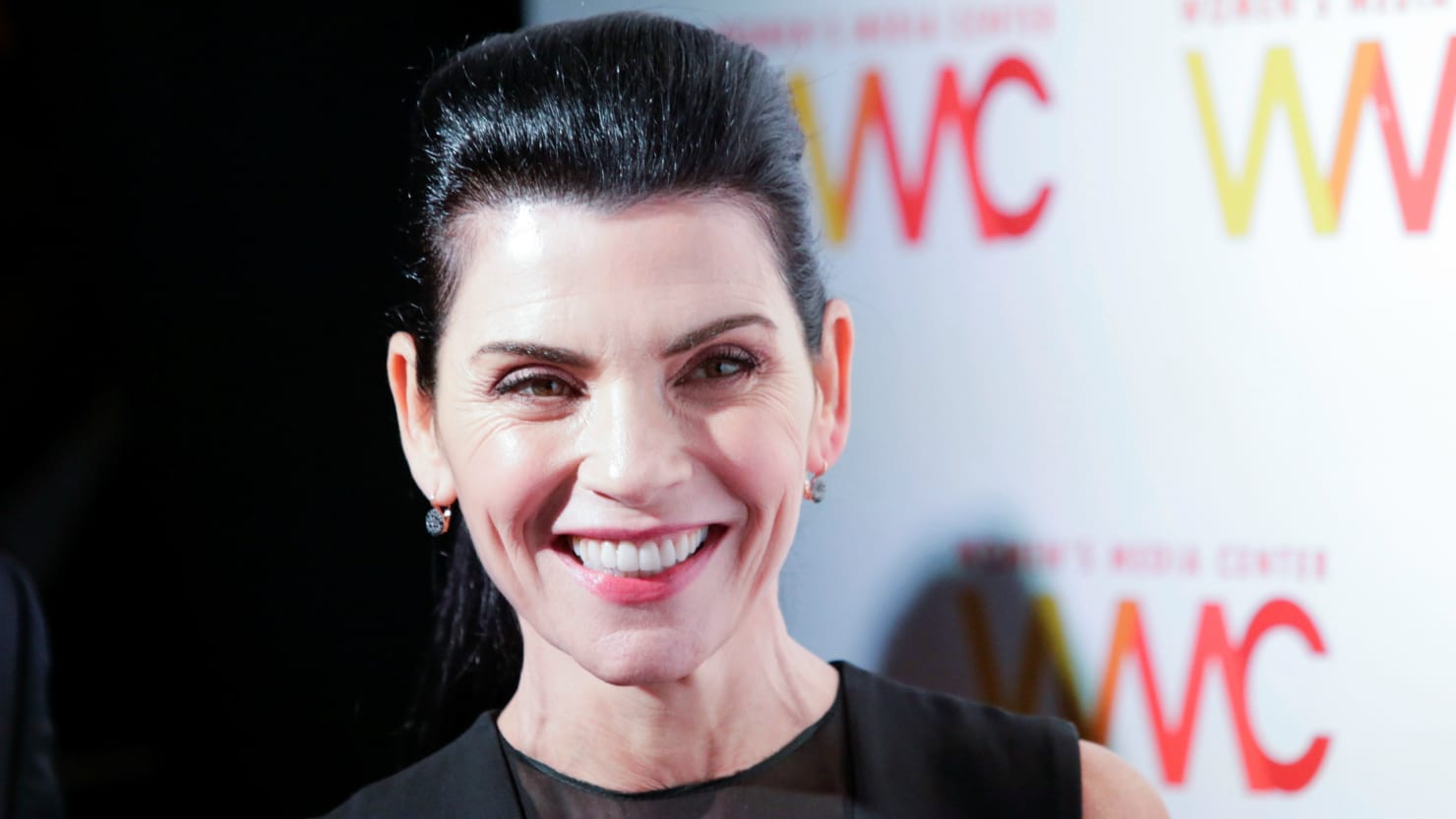 Actriz acusa a Steven Seagal por acoso sexual - julianna-marguiles