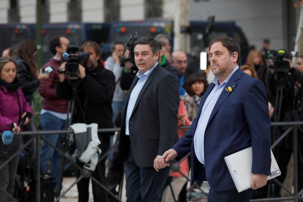 Mandan a la cárcel a nueve integrantes del gobierno catalán cesado - junqueras