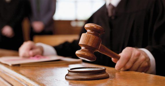 Corte de EE.UU. falla a favor de fianza a inmigrantes