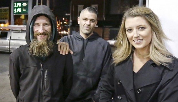 Mujer recauda más de 200 mil dólares para indigente que le prestó dinero