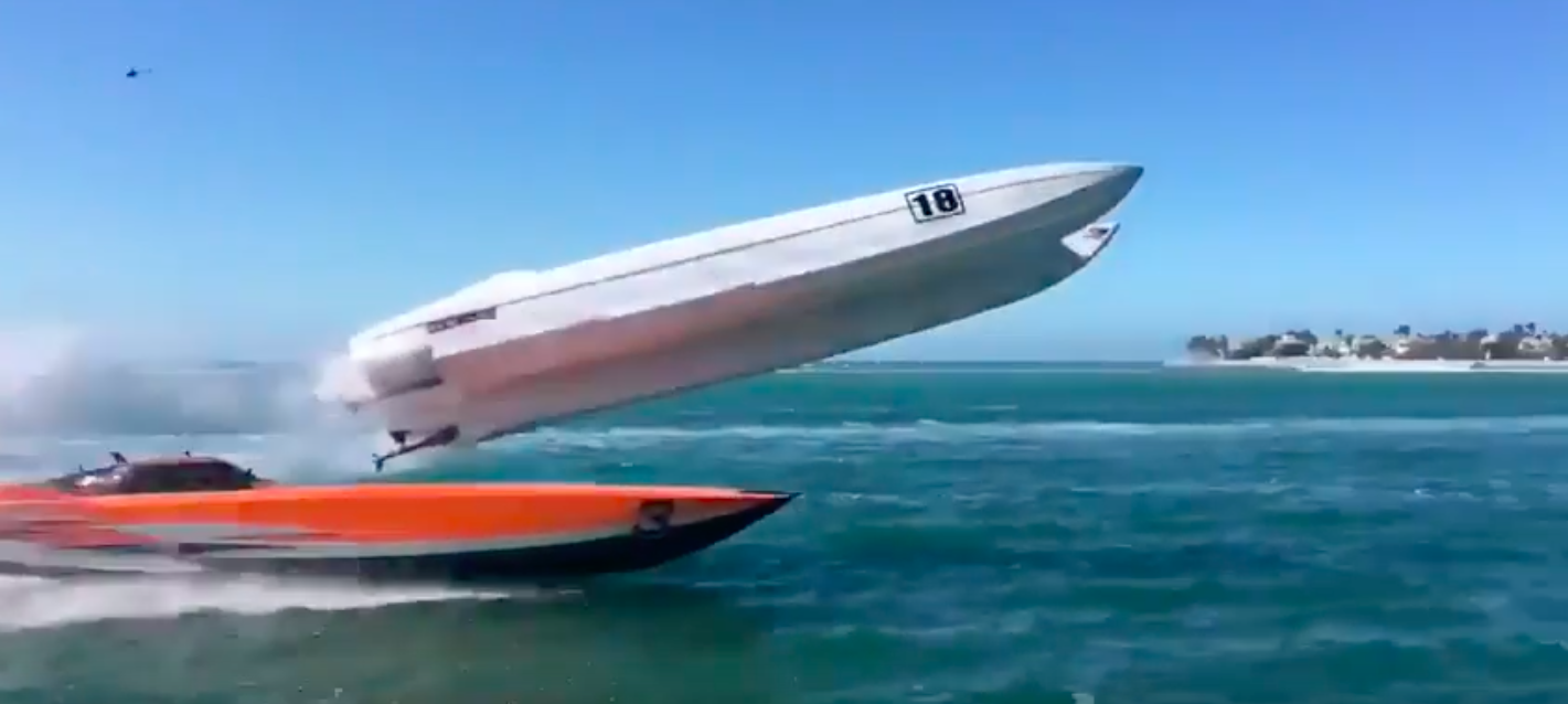 #Video Chocan lanchas en competencia en Florida