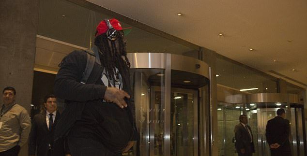 NFL debería suspender a Marshawn Lynch el resto de la temporada: Trump