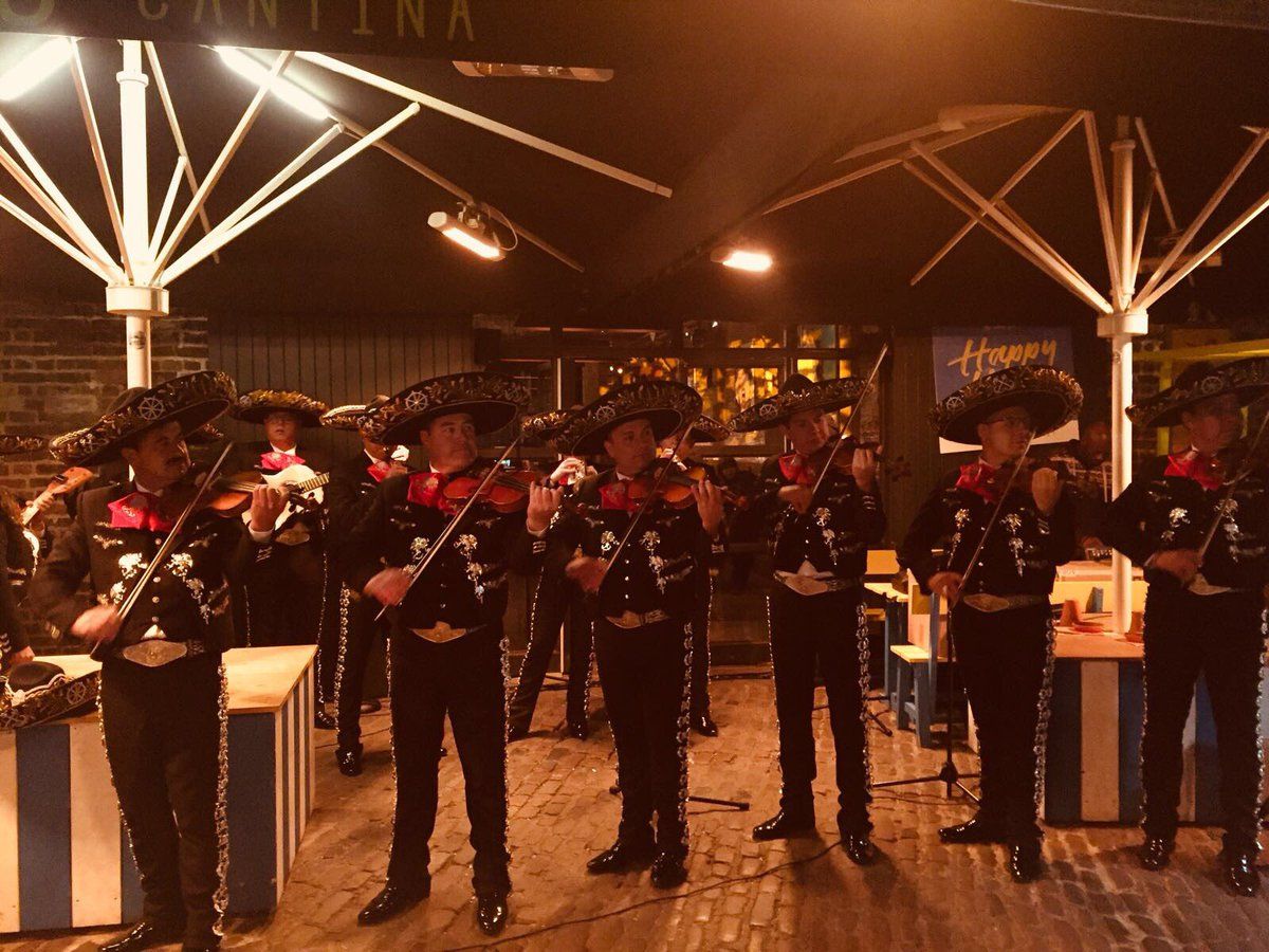 #Video Mariachis de la SEMAR realizan flashmob en Londres