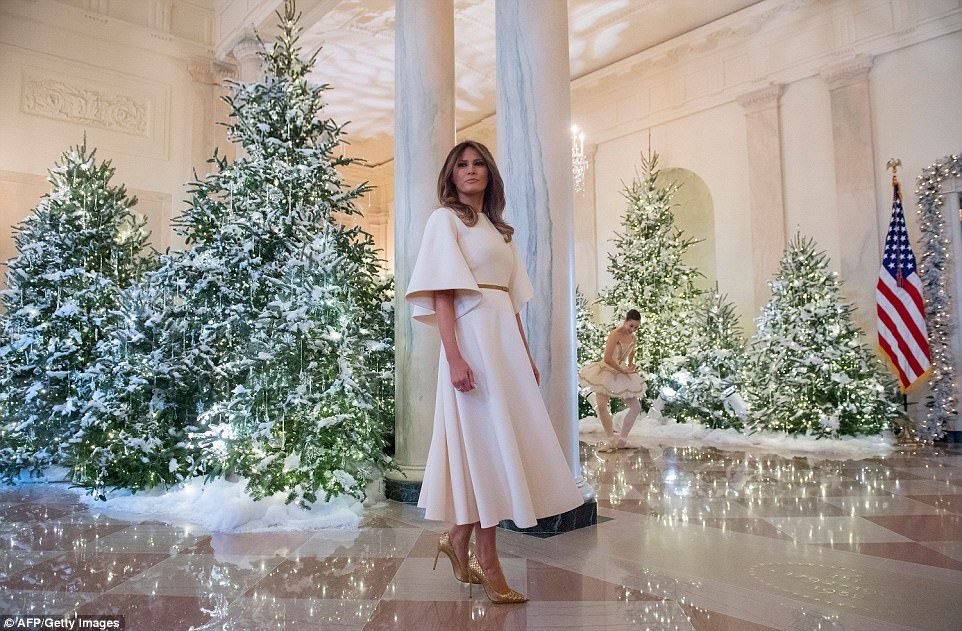 #Fotos Melania Trump presenta decoración navideña en la Casa Blanca