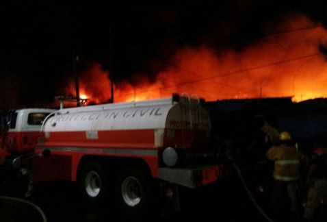 Incendio en mercado de Iguala consume 100 locales - mercado-iguala-2