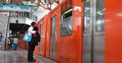 Metro frena y evita suicidio en la estación Río de los Remedios