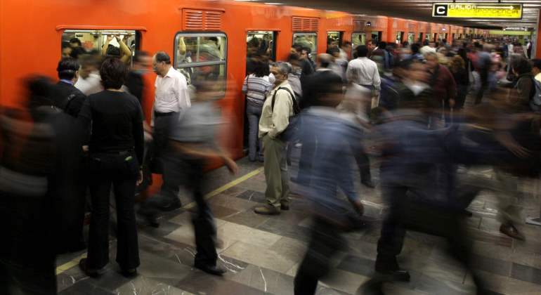 Detienen a tres en metro Misterios por intimidar y extorsionar usuarios