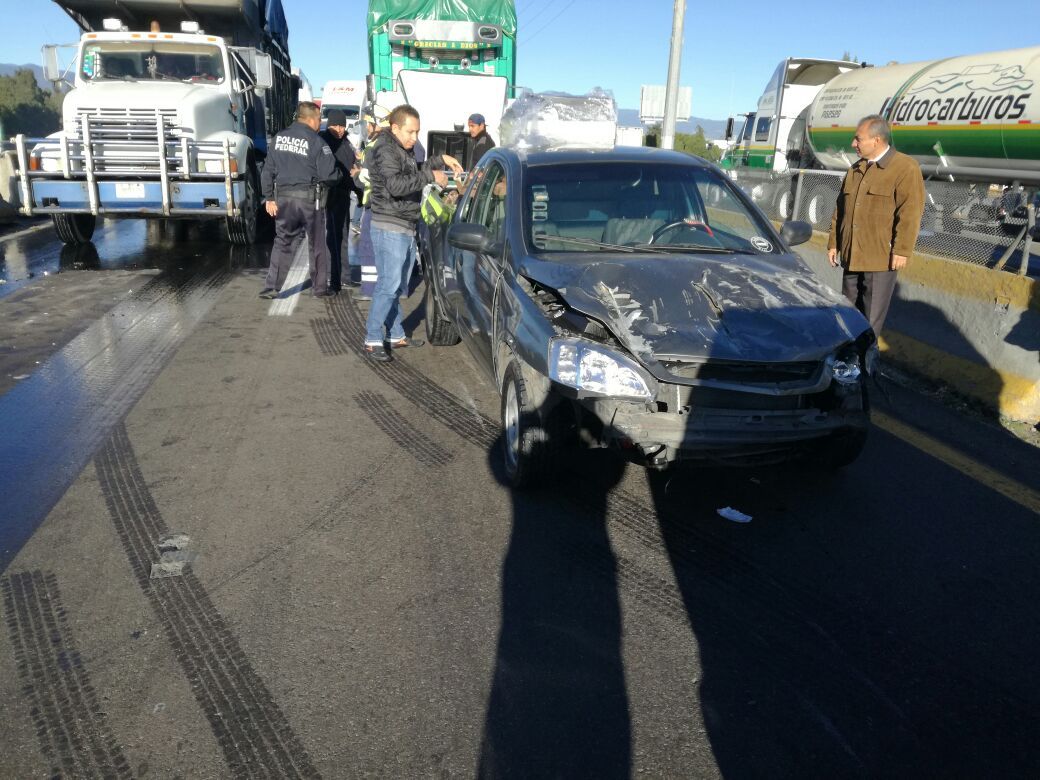 Cierran autopista México-Puebla por carambola Cierran autopista México-Puebla por carambola