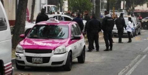 Balean a mujer en su coche frente a centro de salud en GAM