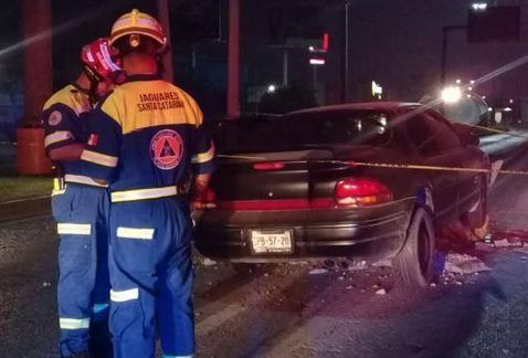 Muere conductor al chocar contra muro en Nuevo León