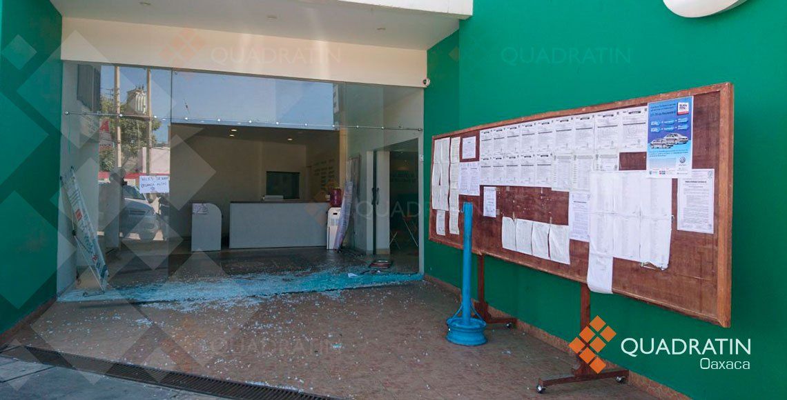 Riña entre burócratas de Oaxaca deja dos heridos y daños materiales