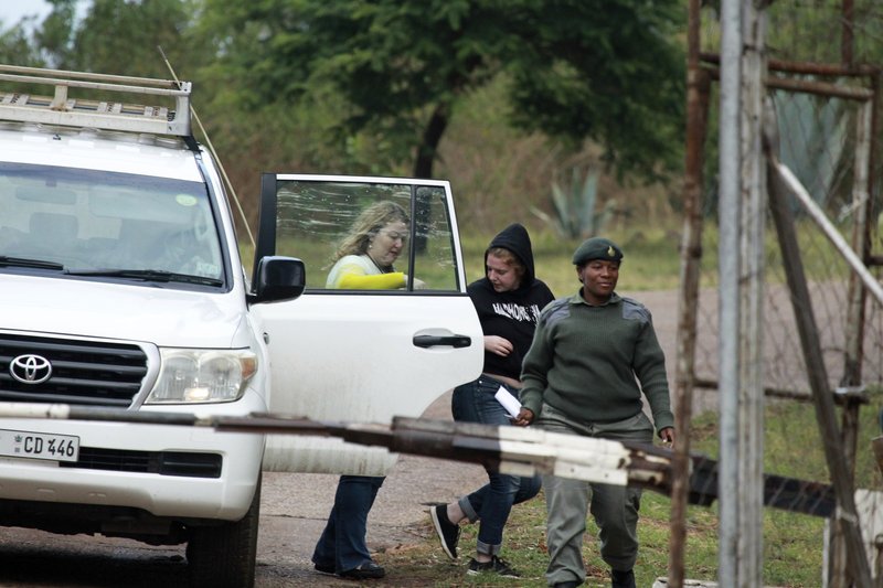 Liberan a periodista detenida por insultar a presidente de Zimbabue