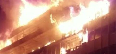 #Video Parlamento de Camerún queda gravemente dañado por incendio