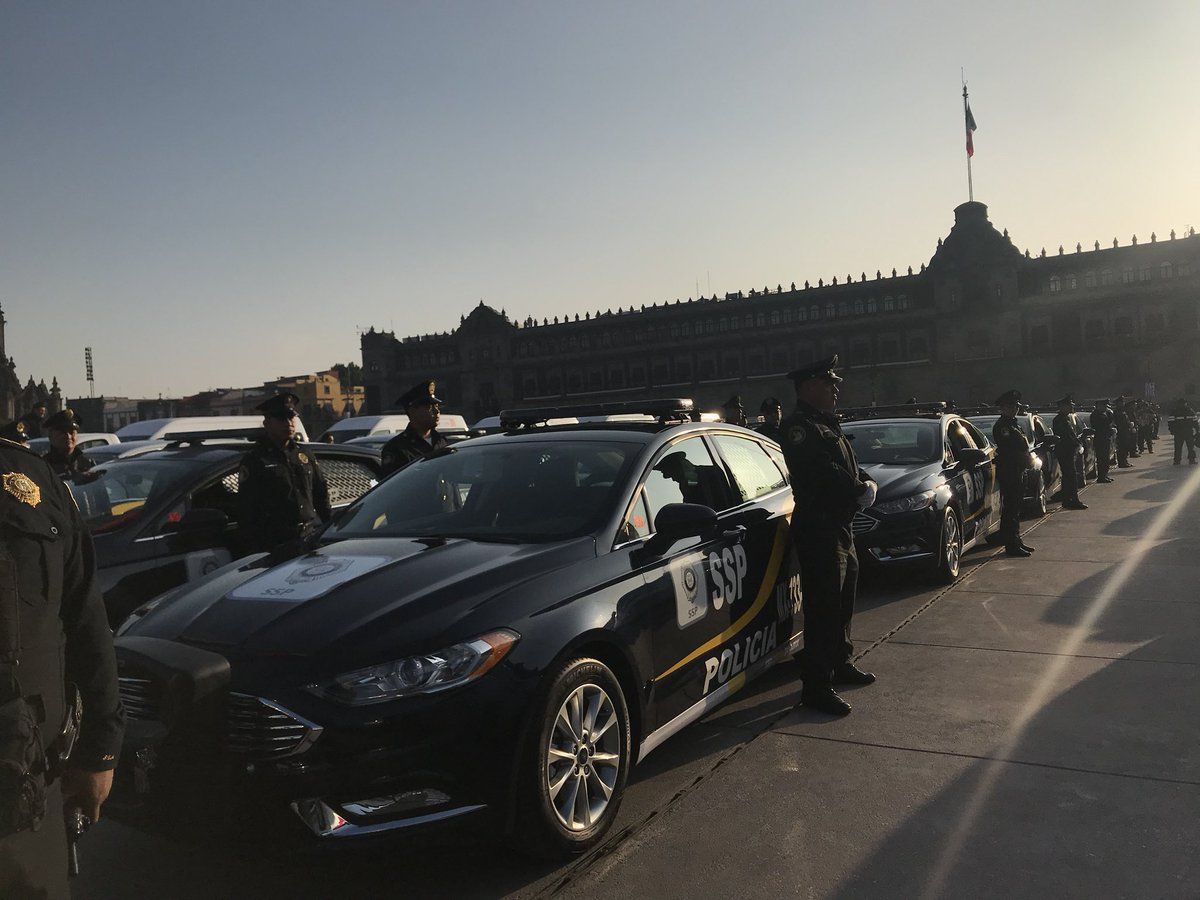 Mancera entrega 100 patrullas híbridas y 50 taxis eléctricos