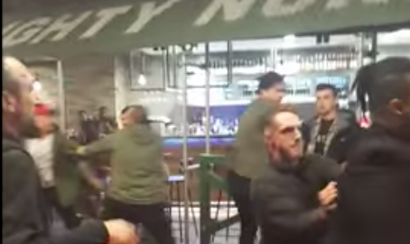 #Video Pelea en un bar australiano