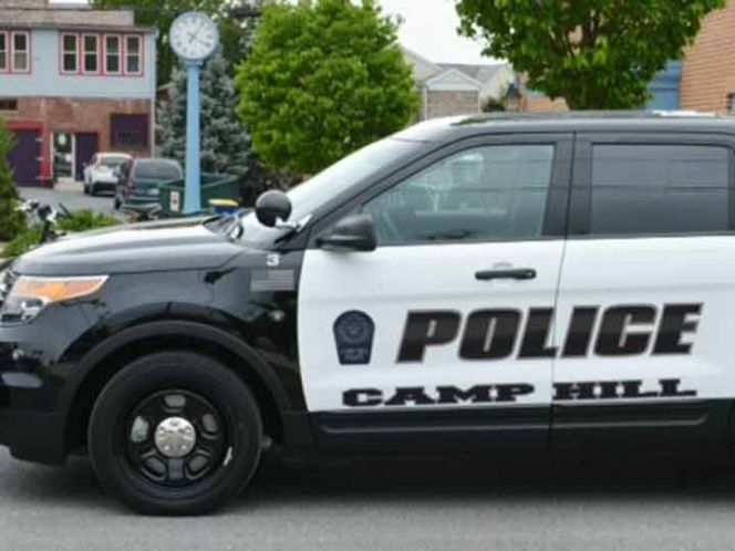 Suspenden a jefe de policía por conducir ebrio y chocar contra árbol