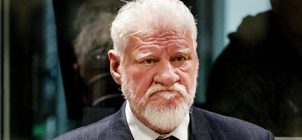 Encuentran sustancia mortal en frasco que bebió Praljak en La Haya