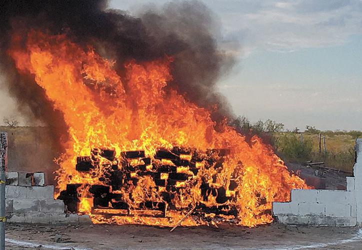 PGR incinera más de 400 kilos de droga en Teotihuacán - quema-drogas2