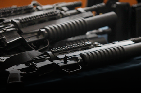 Dan 17 años de prisión a exmilitar que proveía armas a cárteles - rifles-de-asalto