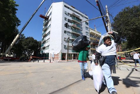 Damnificados de Rébsamen 249 ingresan al inmueble para recuperación de bienes