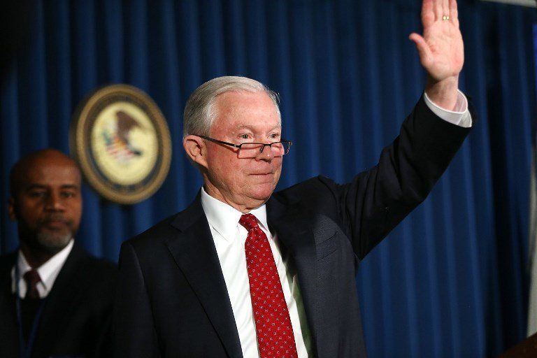 EE.UU. tiene las leyes de inmigración más generosas del mundo: Sessions - sessions-3