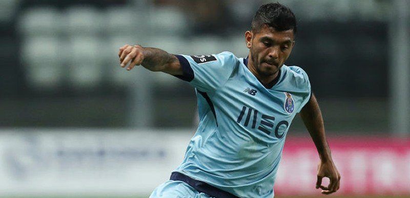 ‘Tecatito’ se perderá el clásico contra el Benfica