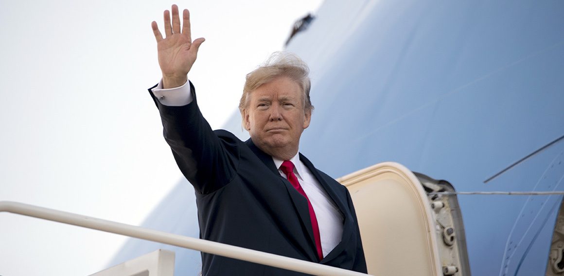 Trump parte rumbo a Asia por gira de trabajo