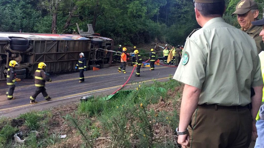 Volcadura de autobús deja 11 muertos y 20 heridos en Chile