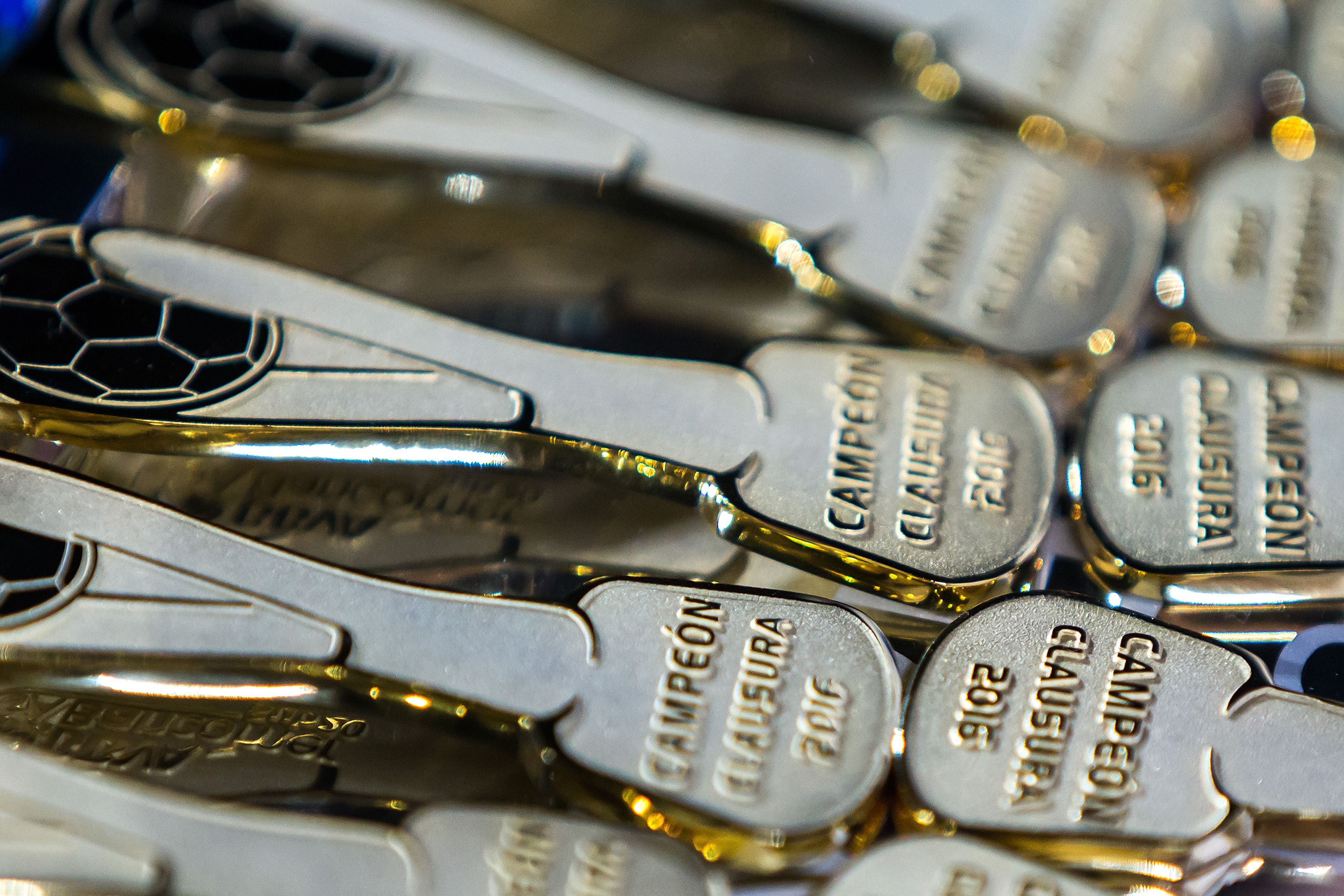 A la venta en internet, medallas de campeones de la Liga MX