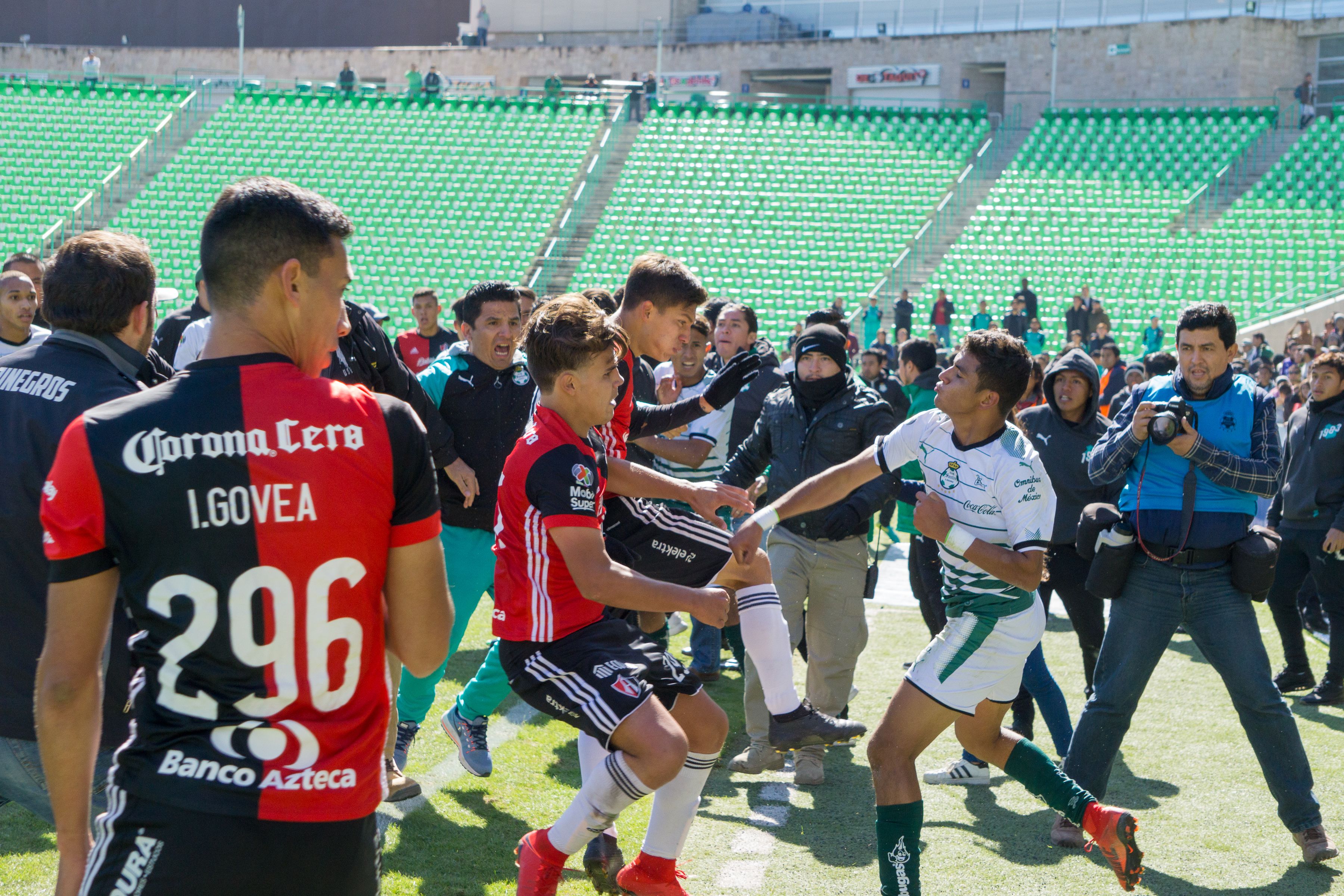 Final Sub-20 termina en pelea campal