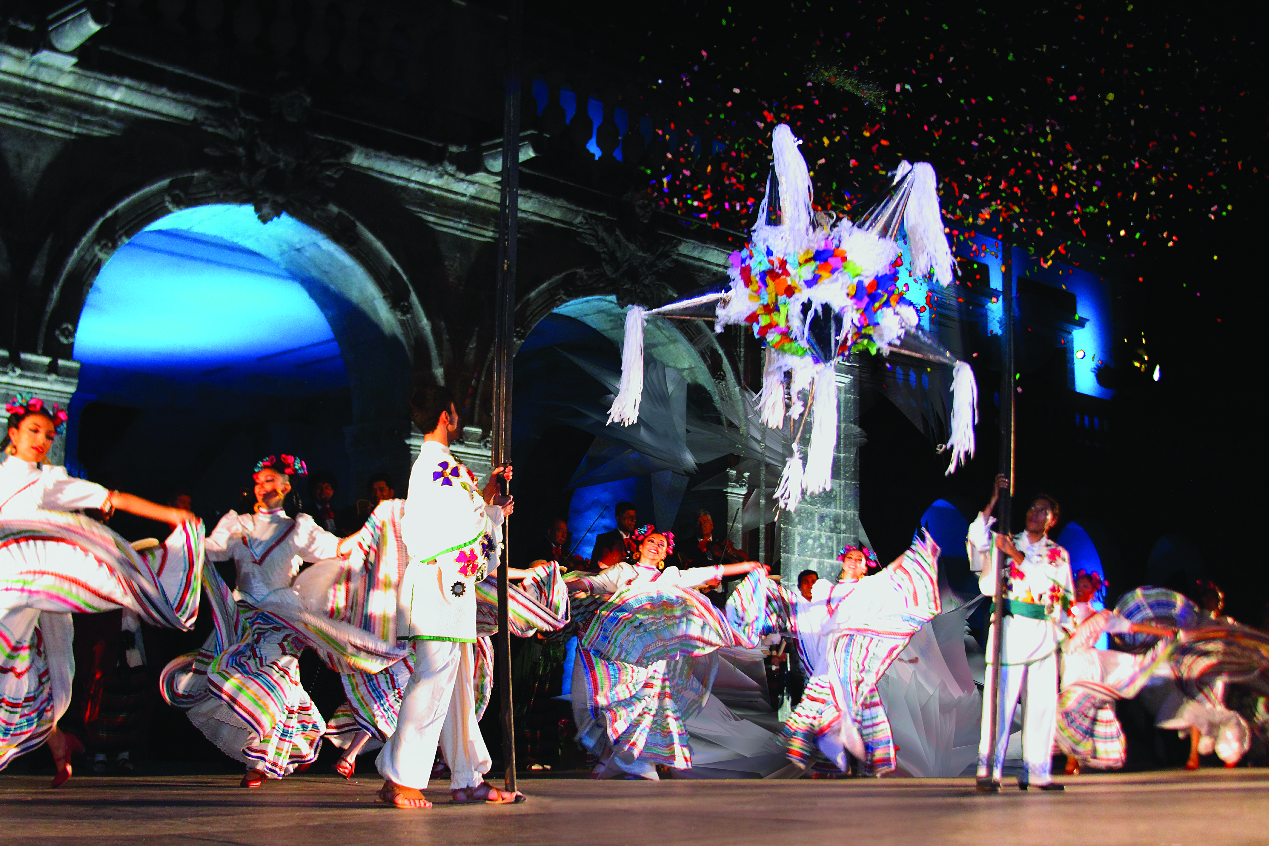 Celebra ballet de Amalia Hernández las fiestas navideñas en el Castillo de Chapultepec