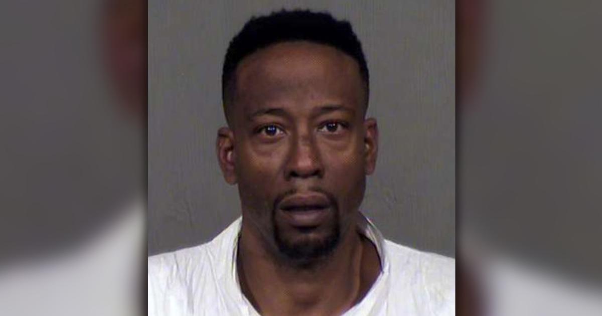 Detienen a hombre que asesinó a su exesposa e hijos en Phoenix
