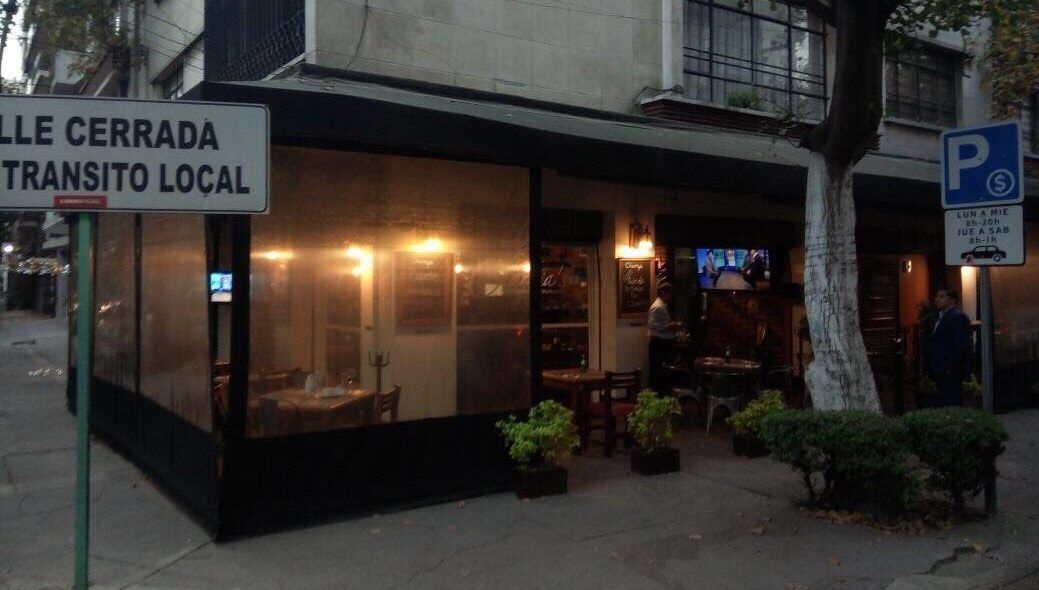 Detienen a dos por asaltar restaurante en Condesa