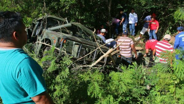 Volcadura de camión del Ejército en Yucatán deja tres muertos