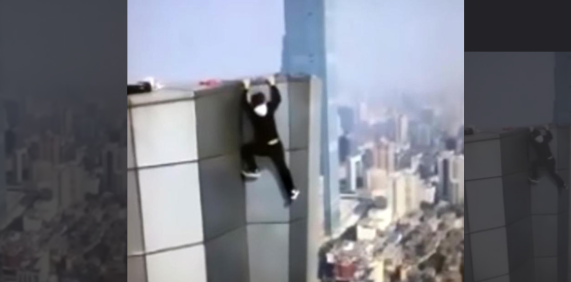 #Video Hombre cae de rascacielos mientras se ejercitaba