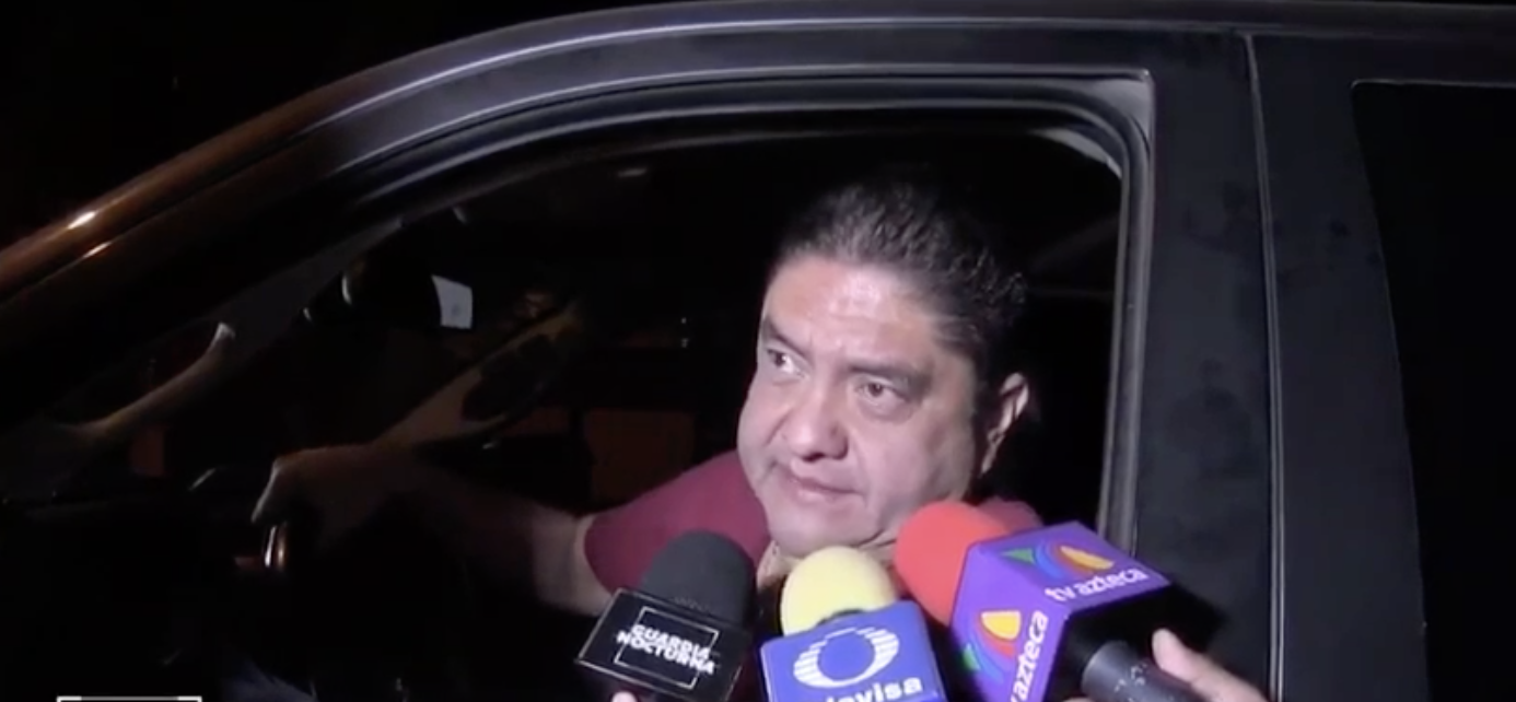 #Video Choca contra automóvil estacionado y asegura que se le cruzó en el camino