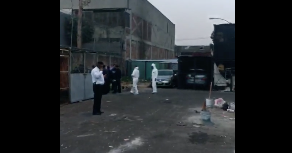 Hallan dos cadáveres dentro de vehículo en la colonia Morelos