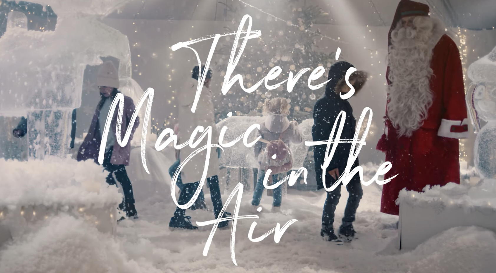 #Video Aerolínea lleva a niños a conocer el taller de Santa